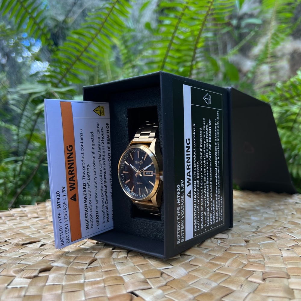 NWT Nixon Sentry Solar Stainless Steel All Gold/Black - Picture 3 of 11
